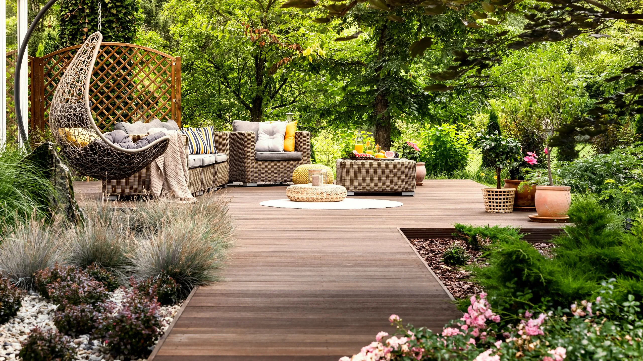 How to Design a Low-Maintenance Backyard Oasis